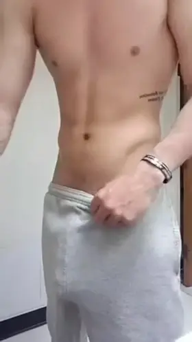 Grey sweatpants are the best ;)