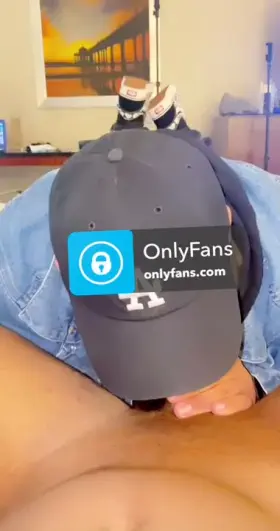 26 M Los Angeles looking to worship a cock tonight. 40dls if you’re hung and nice cock