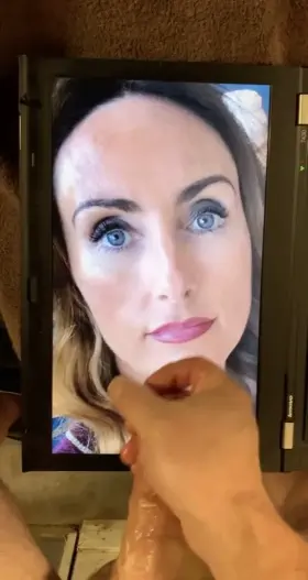 🚨WIFE CUM FACIAL 2🚨