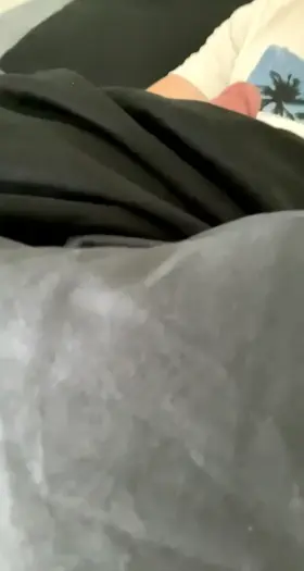 (m18) Eine hier die sich neben mich legen würde 😶