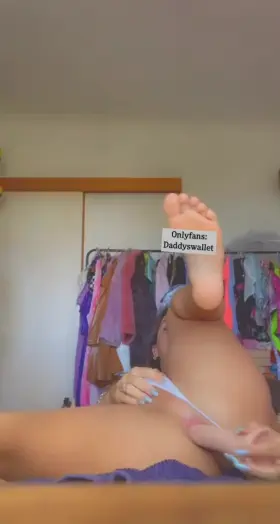 sometimes a finger or 5 is better than a dildo ;P