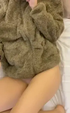 5'3 British girl here, how's my lazy Sunday strip off? (OC)