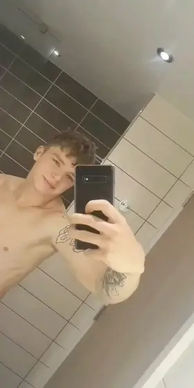 [M24] UK Twink. Message me or check me out😉