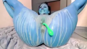 Busty Neytiri from Avatar cosplayer shows off her pussy