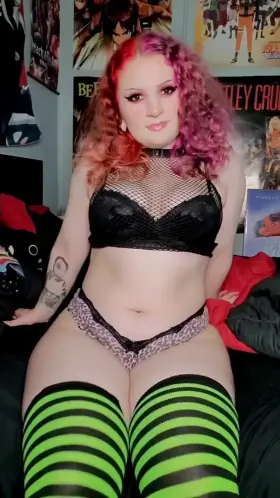 bury your face between my thighs 💚