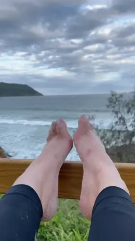 Come take the sand off my feet 😈💦