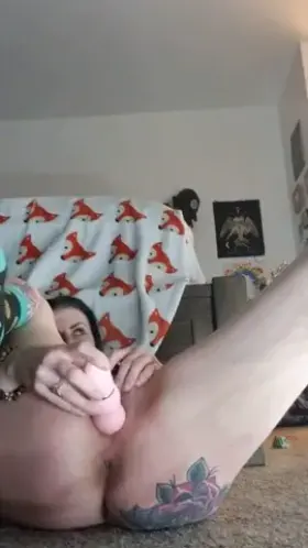 Do you like the way my pussy grabs that fat dildo? 💦💦