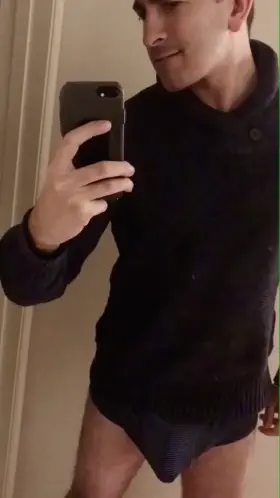 GIF- You know you want it don’t you? It’s ok you can cave into those cravings tonight. (28)