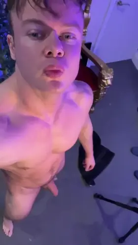 Anyone order a 6ft3 British guy with a little muscle butt?