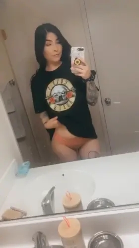 Comment her name if you know it🥵make me regret posting her🥵💦💦my k.1.k is Lilconejo