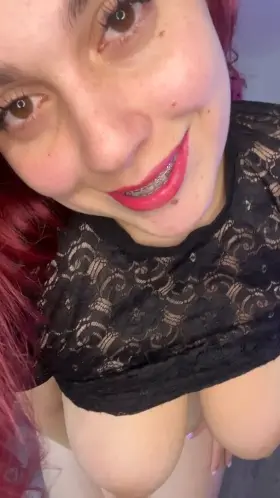 Do you wanna be friends with benefits with this milf from next door.. 31yo,