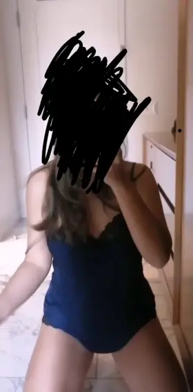 Why does posting nudes turn me on 😔