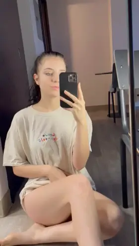 Hey to the people who are still awake and see me stripping half naked🥰