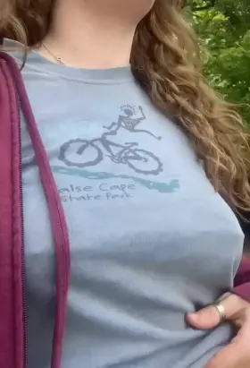flashing my tits on the way to the car 😜