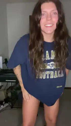 4'11 and 107lbs, but a lotta ass to bounce around ;)