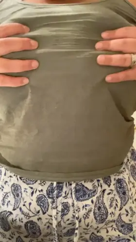 A titty drop to get your week started off right 😝