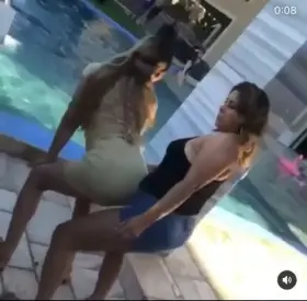 [IG] Mom And Daughter Are Very Close