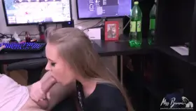 Cute gamer girl lets him cum in her mouth