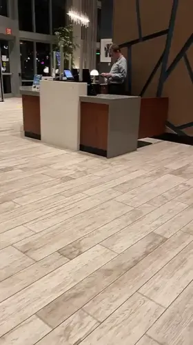 Who else loves staying in Hotels?🙋🏼‍♀️