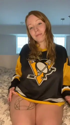 Thick, ginger, hockey fan. What else could you ask for in a good canadian girl?