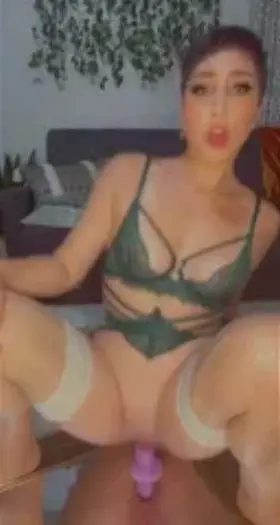 I can be the angel on top of your tree 😜🕊🎄