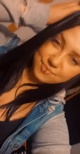 anyone want to be serviced? i'll get on my knees right now