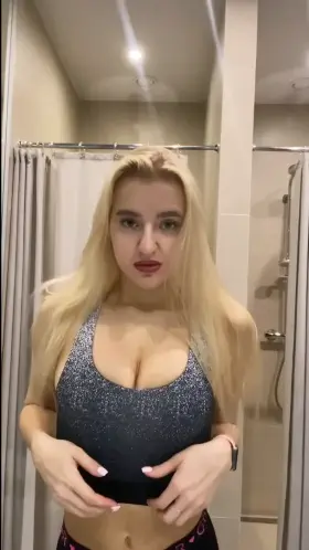 Was too horny at the gym.. had to film that for u in the changing room, another girl was showering meanwhile btw