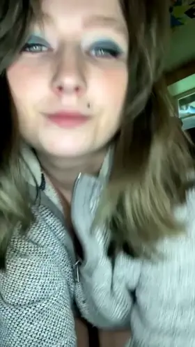 It’s the season for big sweaters and even bigger titties 🥰