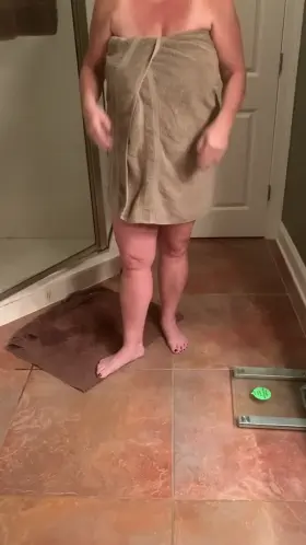 Oops, dropped my towel!! [F54]