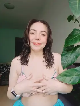 full cup bras hide them well 🍒