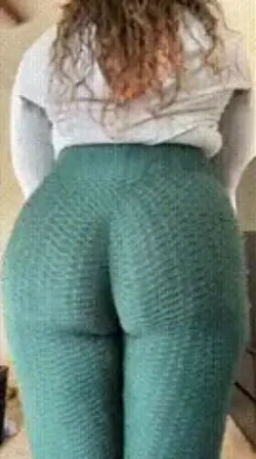 Happy Tuesday, here’s some ass to start you off 😜