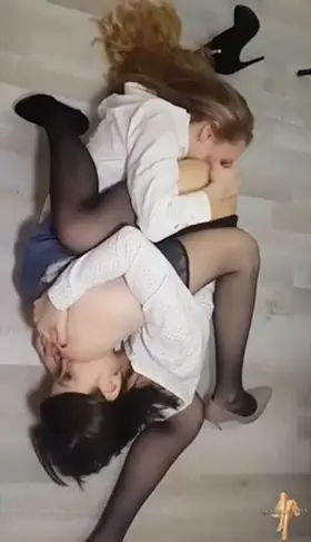 69 Delicious Lesbian