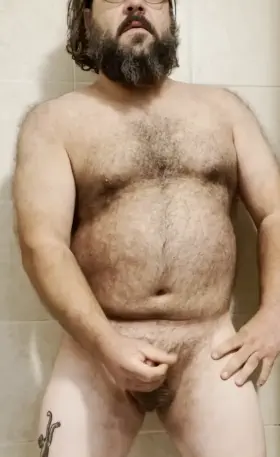 Hairy dad rubbing one out