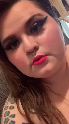 Want to see what this mouth can do?😉Tattooed Gamer/Weeb BBW who posts daily (nudes, and videos) 🥵🖤 no PPV on premium acct🖤 fetish friendly 😘 show my face & enjoy messaging with you 😉 free account as well with uncensored photos 🖤 links in post