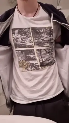 [M] Jetzt bist du dran mit ausziehen ;)