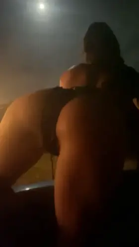 Wine, jacuzzi and a full moon?…time to get naked ;)