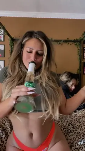 i'd totally have fun with her... 💨💨💨