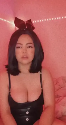 Taste my body, you need to smoke with this little rabbit 🥕 snap: rosiexbabygirl