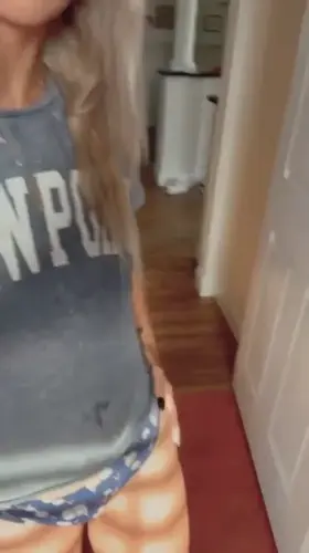 34 year old slut wife looking for a new cock 😏[video]