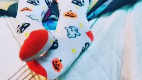 It doesn't have to be Spooky Season for you to be entranced by dirty socks- but it is. So here's some pumpkin socks, betas.