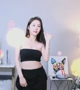 Crayon Pop - Ellin Shaking Her Butt