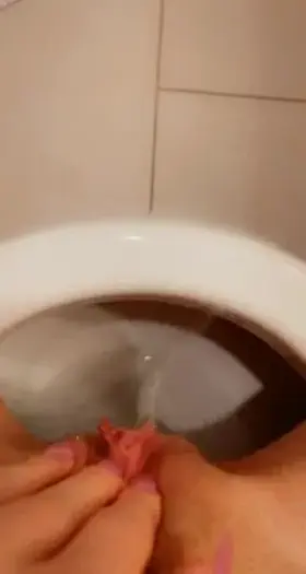 [F] Piss aim fail... look at my cute exposed clit
