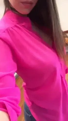 Girl With Nice Lips Shows Her Nice Tits