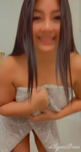 Oopsies…my towel fell off. 🙈What’s your next move? (34yo mom)