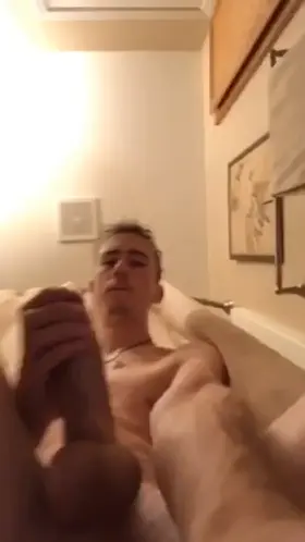 Any volunteers wana worship my big cock?