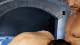 Ben Bateman mamandole el rabo a Tomas Brand