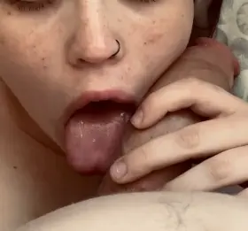 warming her throat up 😌