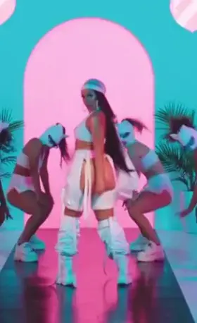 DOJA CAT WHAT A STUNNER