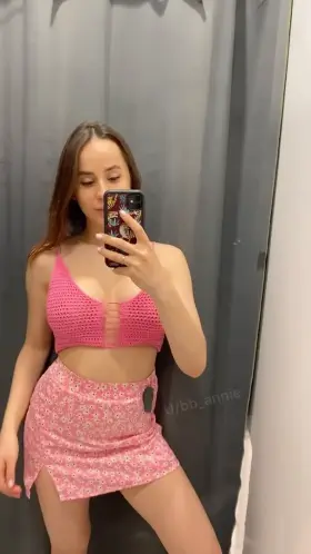 Brunette in pink looks sexy? 💖