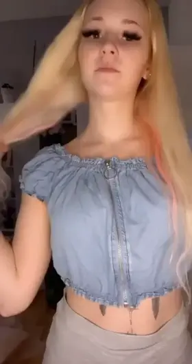 Your daily dose of your favorite bouncy blonde girl!💕[video]